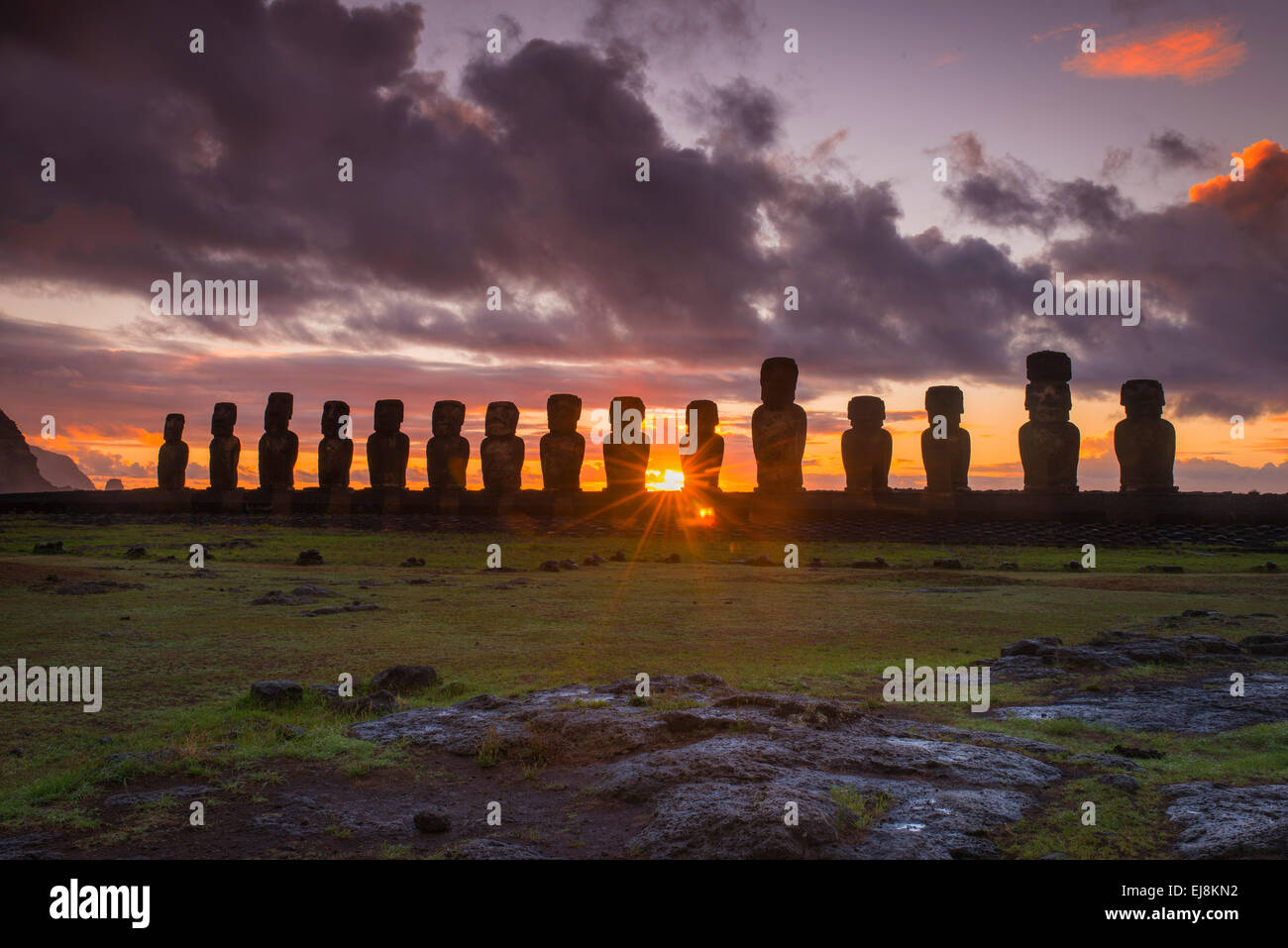 Sonnenaufgang am Tongariki, Rapa Nui, Osterinsel, Isla Pascua Stockfoto