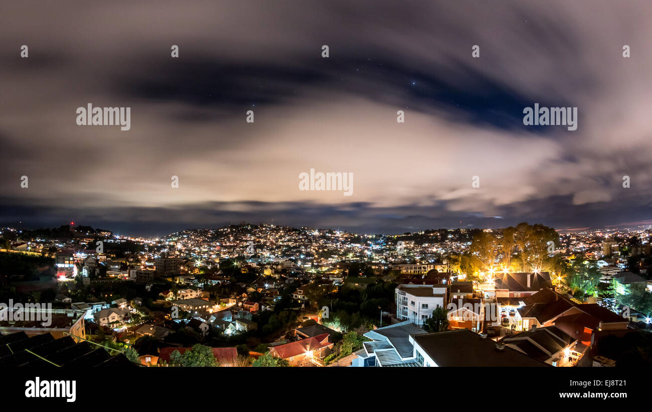 Einbruch der Dunkelheit über Antananarivo Stockfoto