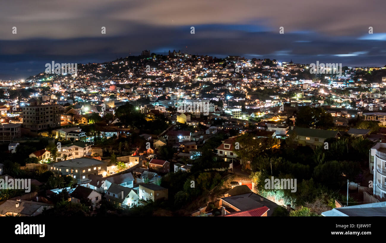 Einbruch der Dunkelheit über Antananarivo Stockfoto