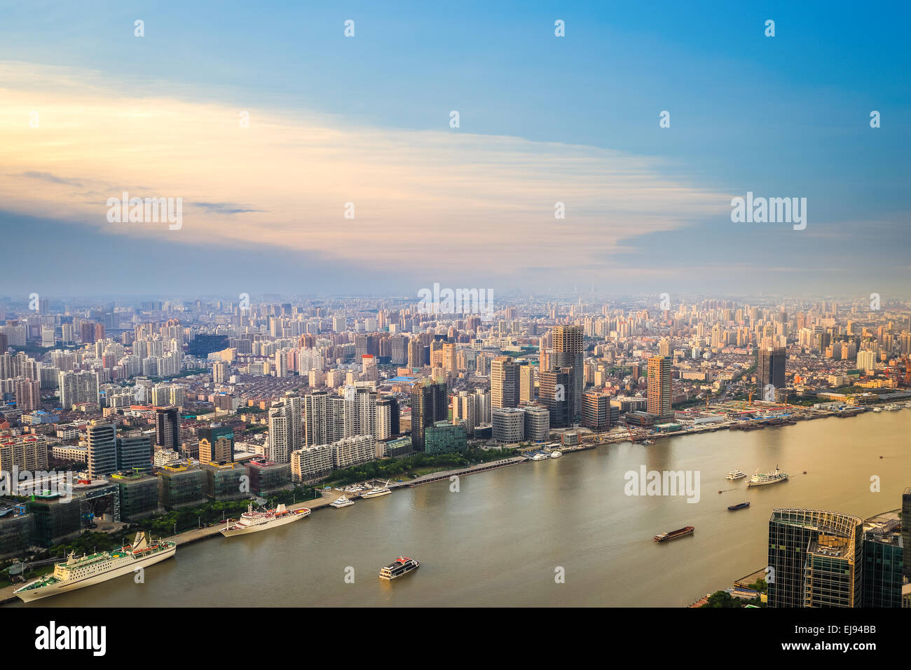 moderne Stadt Skyline Luftbild Stockfoto