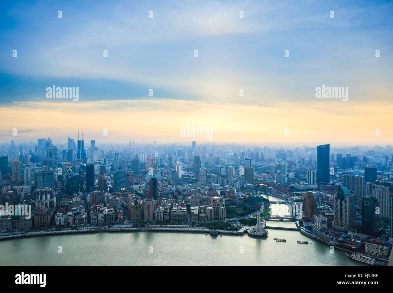 Luftaufnahme von shanghai im Sonnenuntergang Stockfoto