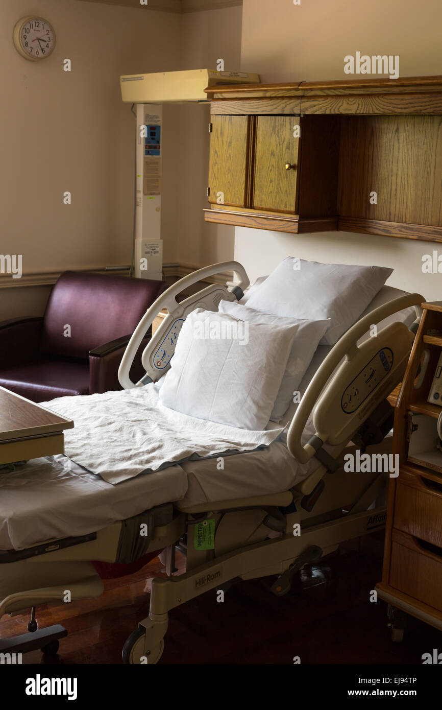 Krankenhausbett in Entbindungsstation Stockfoto