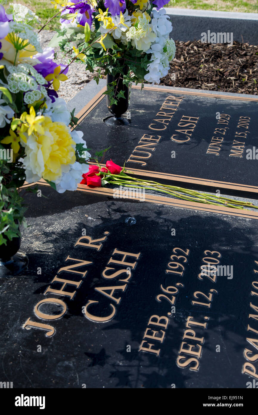 Gräber der Country-Musik-Legende Johnny Cash und Frau Juni Carter Bargeld, Hendersonville, Tennessee, USA Stockfoto
