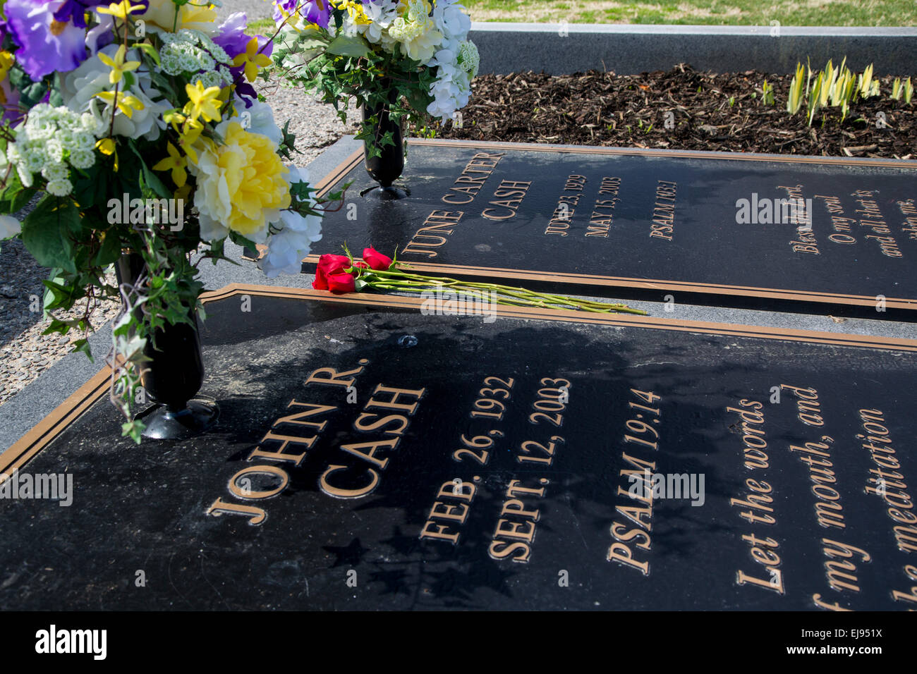 Gräber der Country-Musik-Legende Johnny Cash und Frau Juni Carter Bargeld, Hendersonville, Tennessee, USA Stockfoto