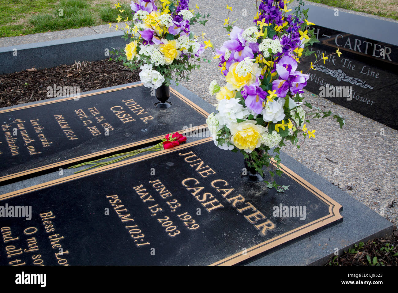 Gräber der Country-Musik-Legende Johnny Cash und Frau Juni Carter Bargeld, Hendersonville, Tennessee, USA Stockfoto