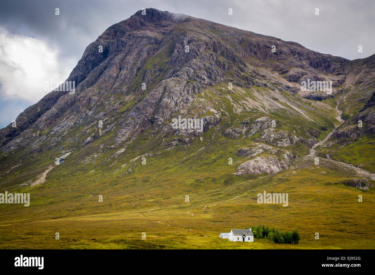 Einsame kleine Haus in Schottisches Hochland in der Nähe von Glencoe, Scotland, UK Stockfoto