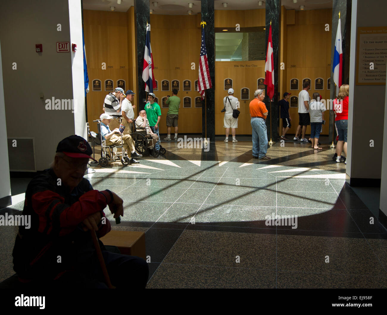 Baseball-Fans im National Baseball Hall Of Fame and Museum in Cooperstown, New York Stockfoto