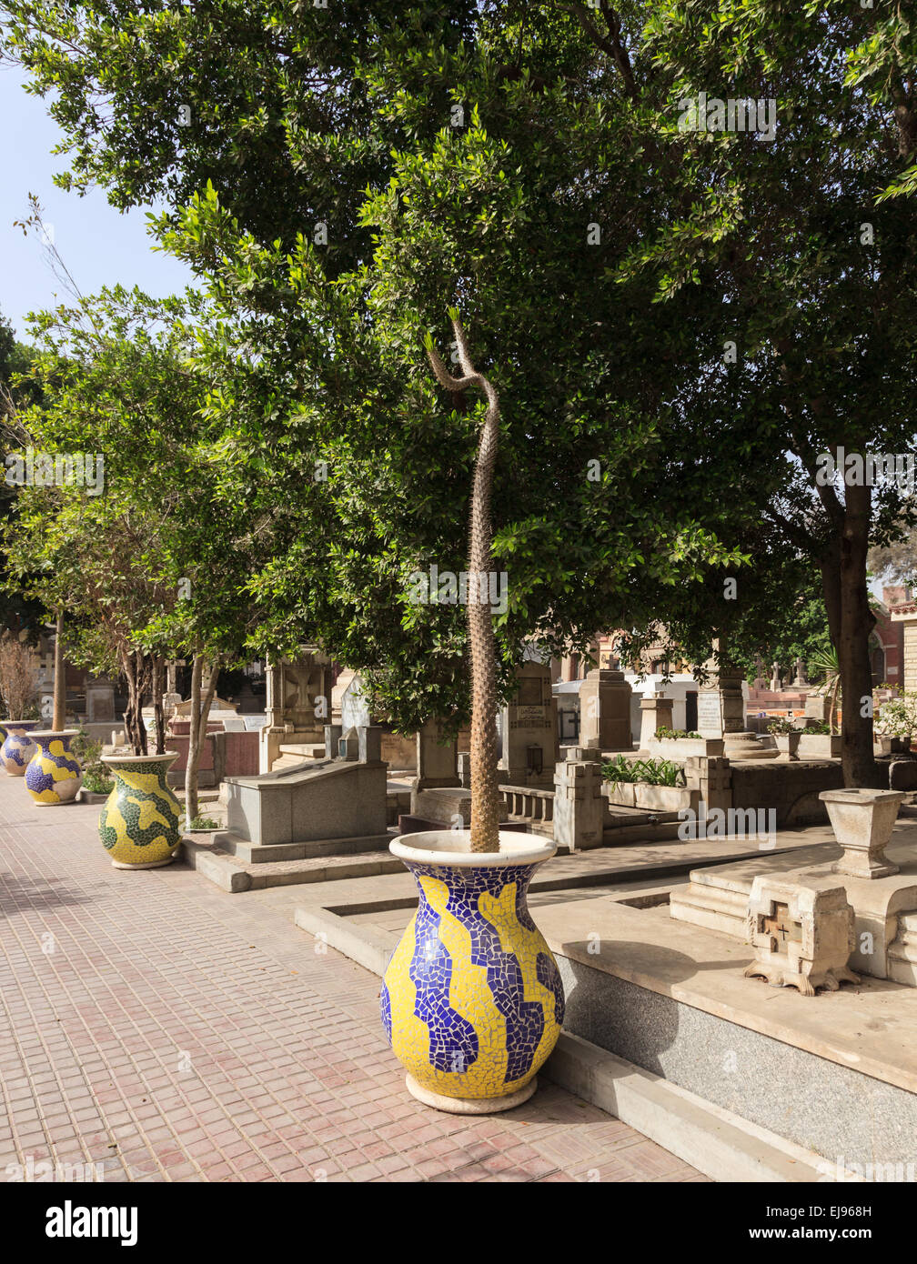 Reich verzierte Werk Töpfe Friedhof in das koptische Kairo Stockfoto