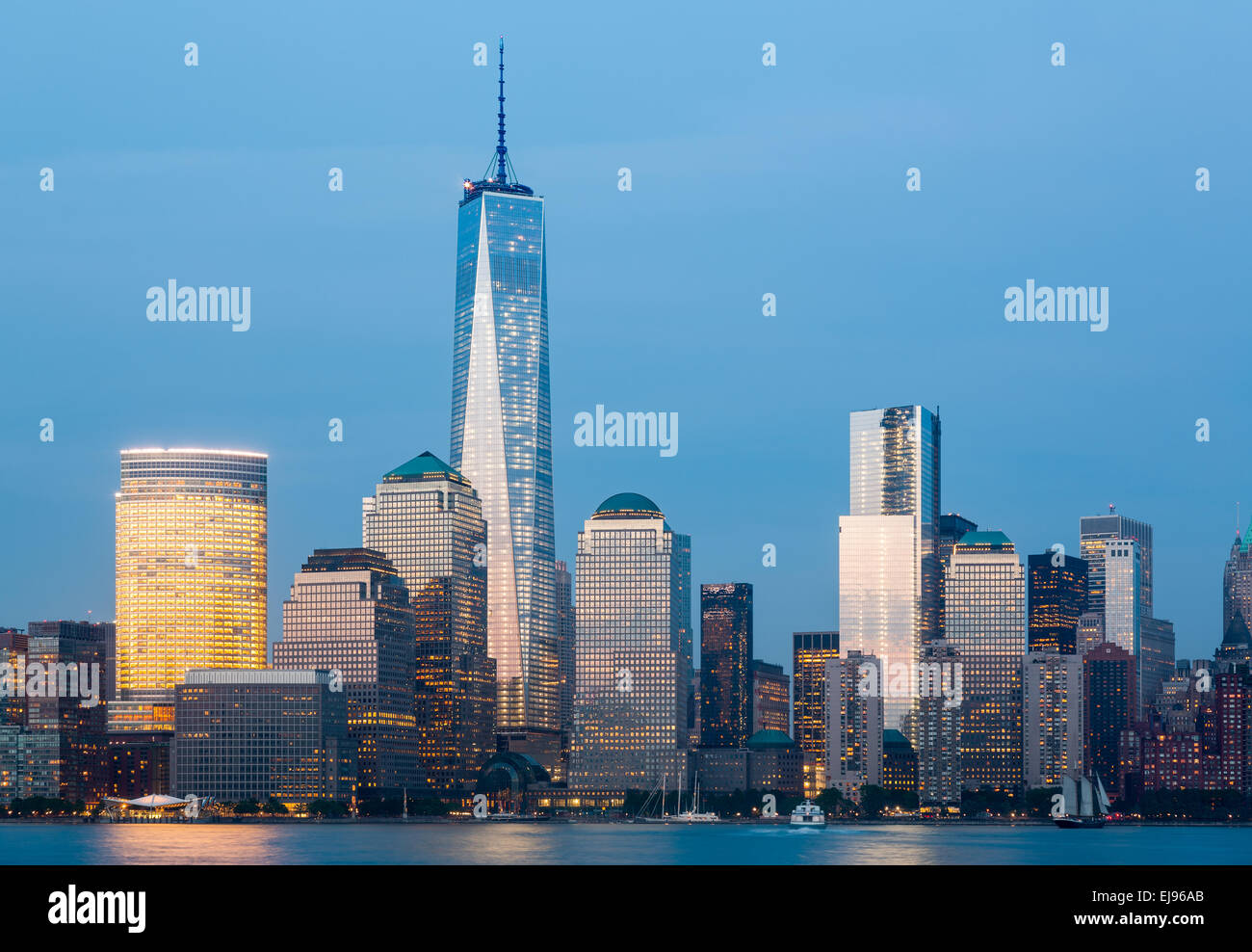 Skyline von Lower Manhattan bei Nacht Stockfoto
