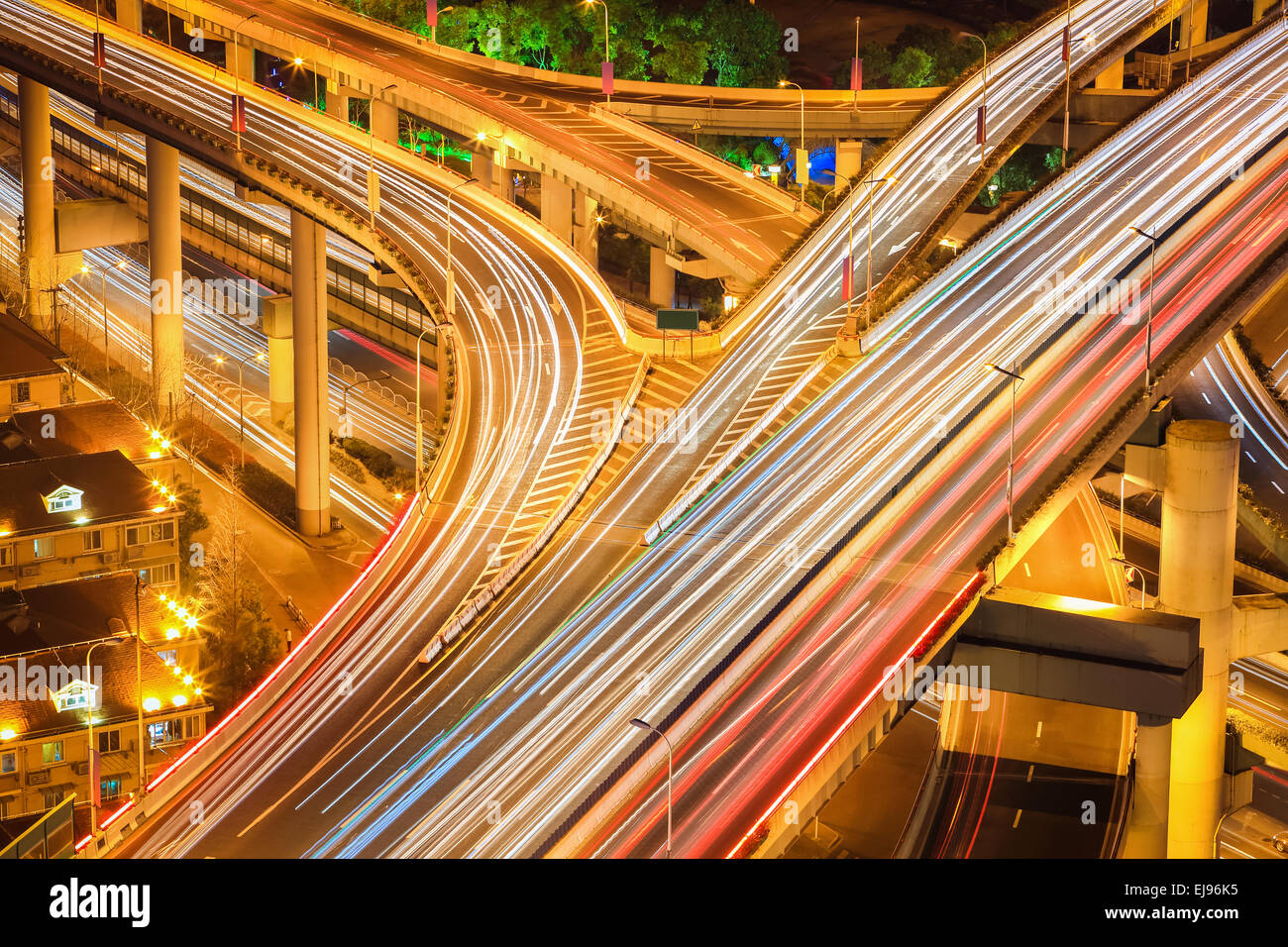 Straßenüberführung Closeup in der Nacht Stockfoto