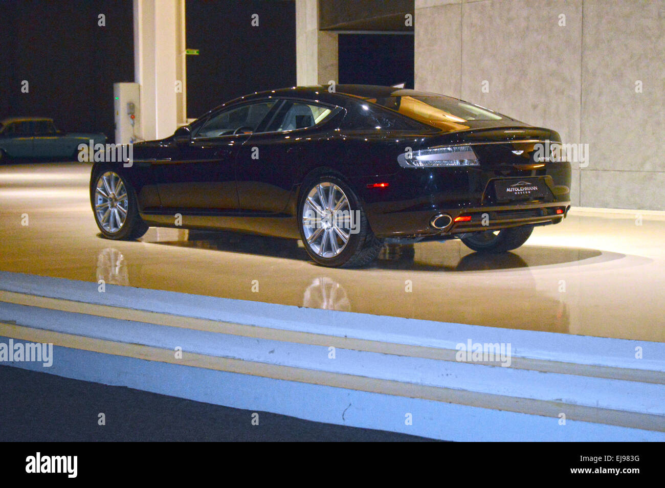 Aston Martin DB9 Auto im showroom Stockfoto