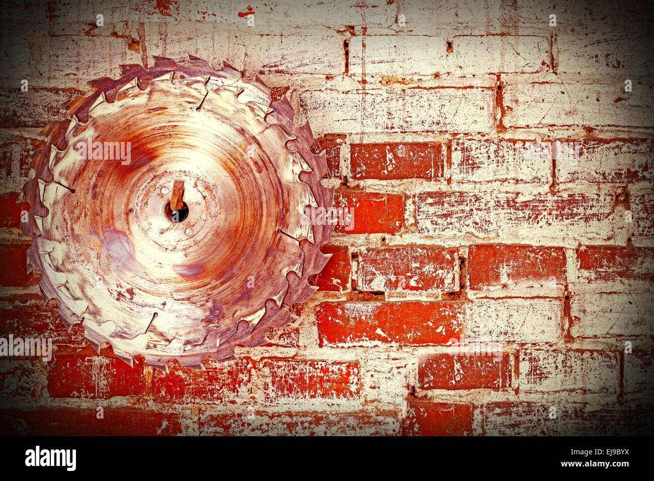Kreissägeblatt Grunge Ziegelmauer, Hintergrund oder Textur. Stockfoto