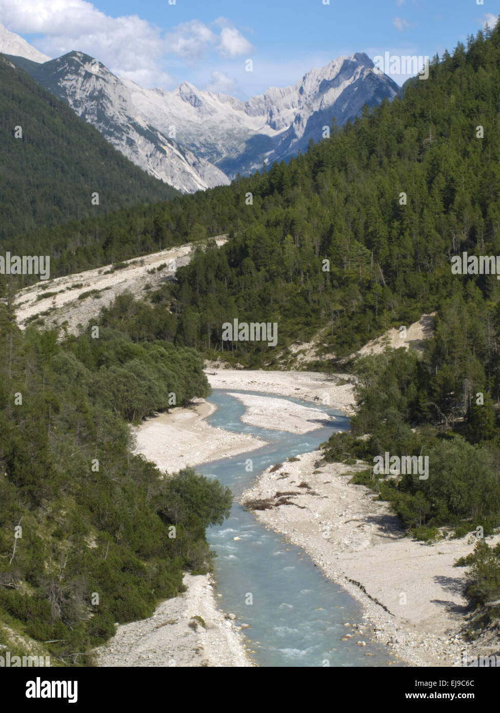 Fluss Isar in Alpen Stockfoto