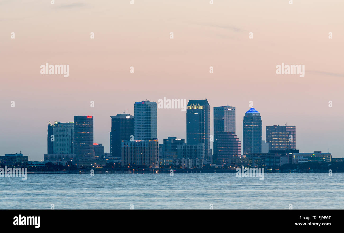 Skyline der Stadt von Tampa Florida bei Sonnenaufgang Stockfoto