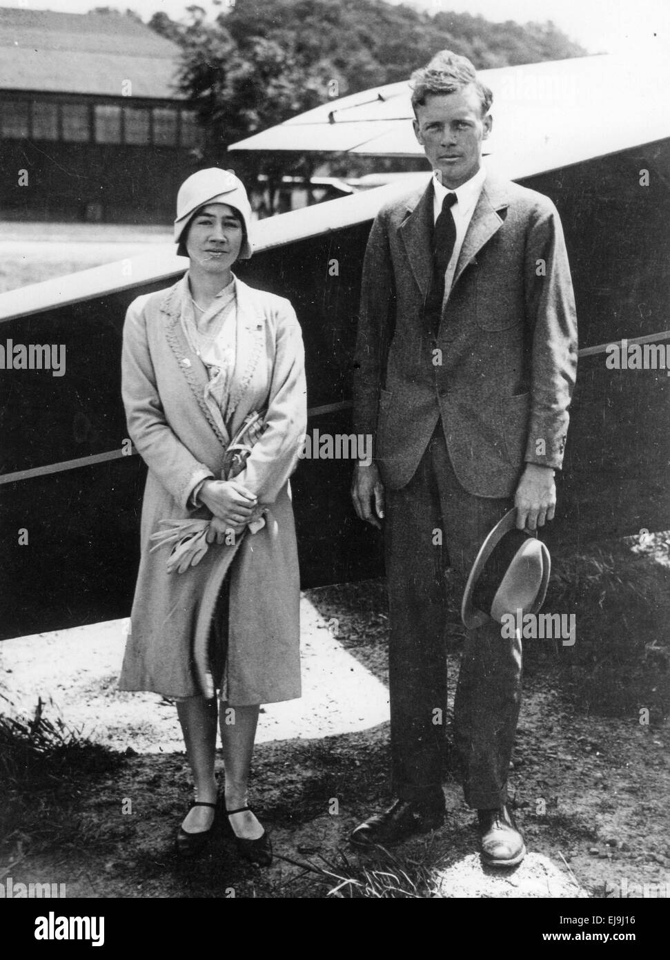 CHARLES LINDBERG mit seiner Frau Anne Bolling Feld in Süd-Ost-Washington am 5. August 1929 nach einem Flug von New York. Stockfoto