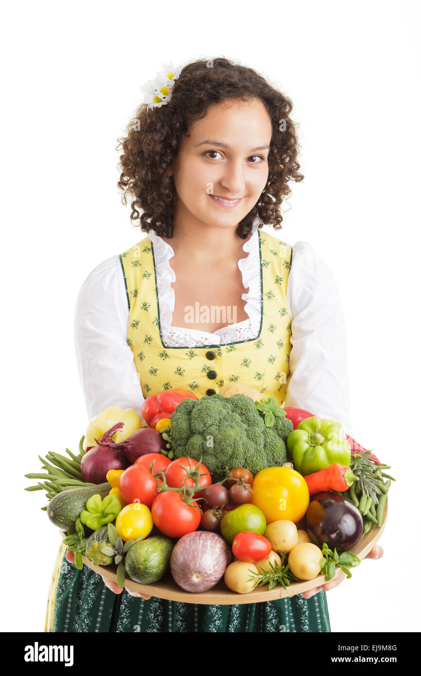 Deutsch-Dirndl mit reiche Ernte der Gemüsekulturen Stockfoto