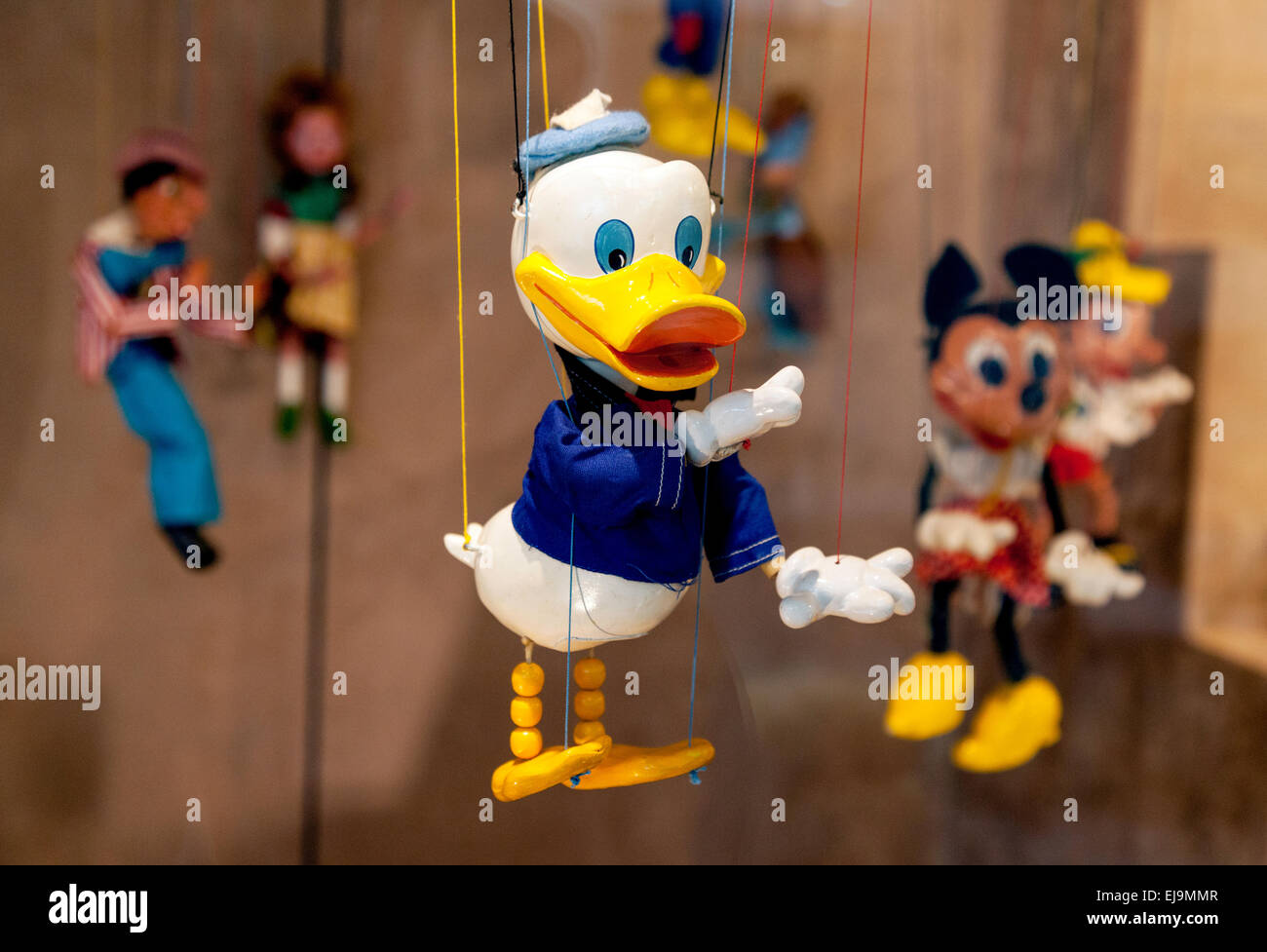 Vintage Puppen von Donald Duck und anderen Walt Disney-Figuren für eine Versteigerung von Disney Erinnerungsstücke, UK Stockfoto