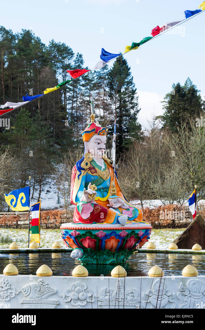 Statue von Guru Rinpoche in Kagyu Samye Ling Kloster. Eskdalemuir, Langholm, Dumfries, Scotland Stockfoto