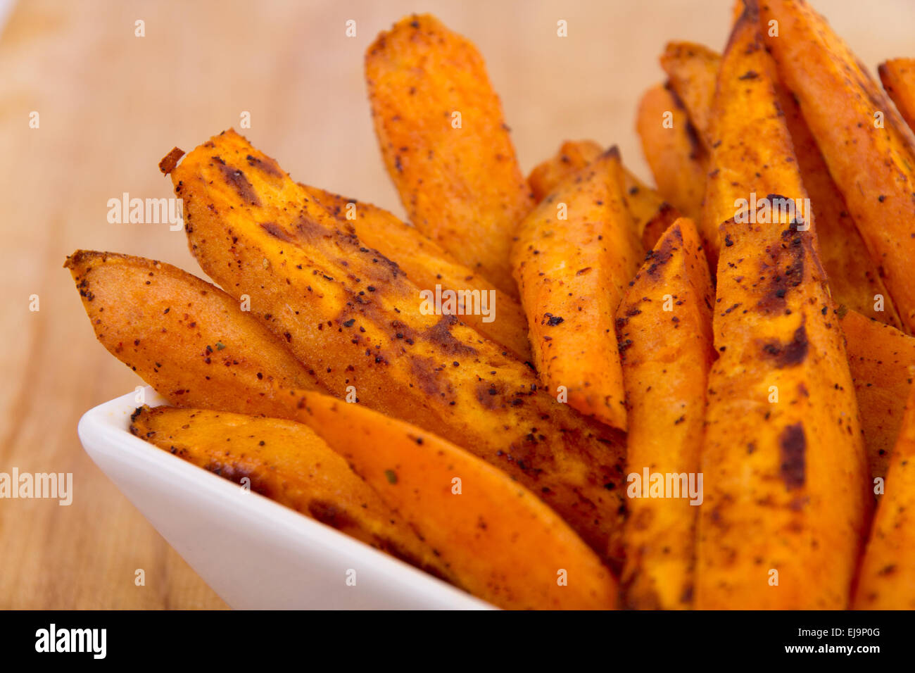 Süßkartoffel-Pommes frites Stockfoto