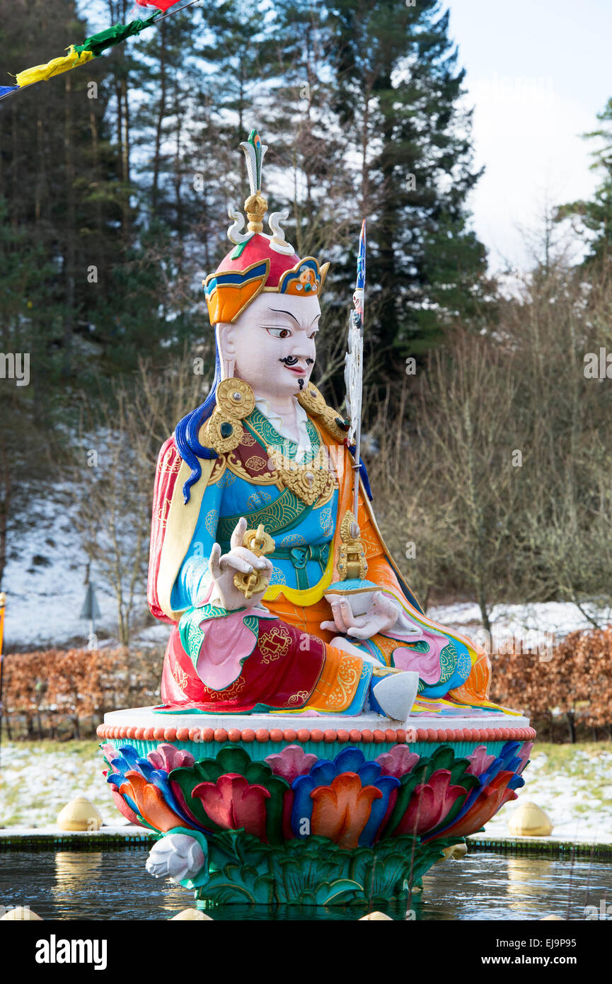 Statue von Guru Rinpoche in Kagyu Samye Ling Kloster. Eskdalemuir, Langholm, Dumfries, Scotland Stockfoto