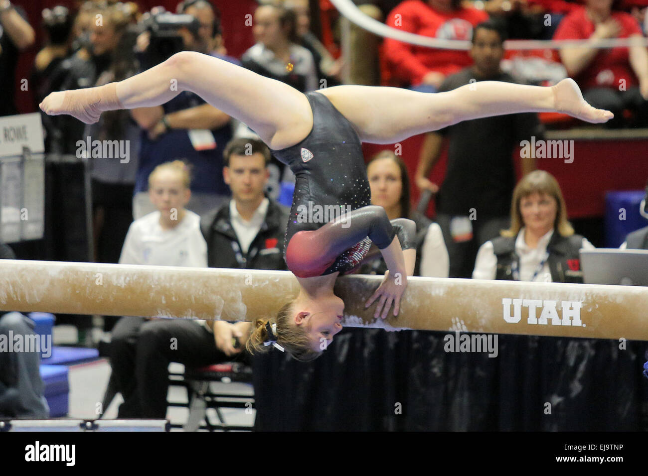 Salt Lake City, Utah, USA. 21. März 2015. Utah Turnerin Baely Rowe der Federal Way, Washington auf dem Schwebebalken, konkurriert als die Heimat Utes ihre zweite gerade gewann Pac-12 Damenmeisterschaft Gymnastik © Jeremy Breningstall/ZUMA Draht/Alamy Live News Stockfoto