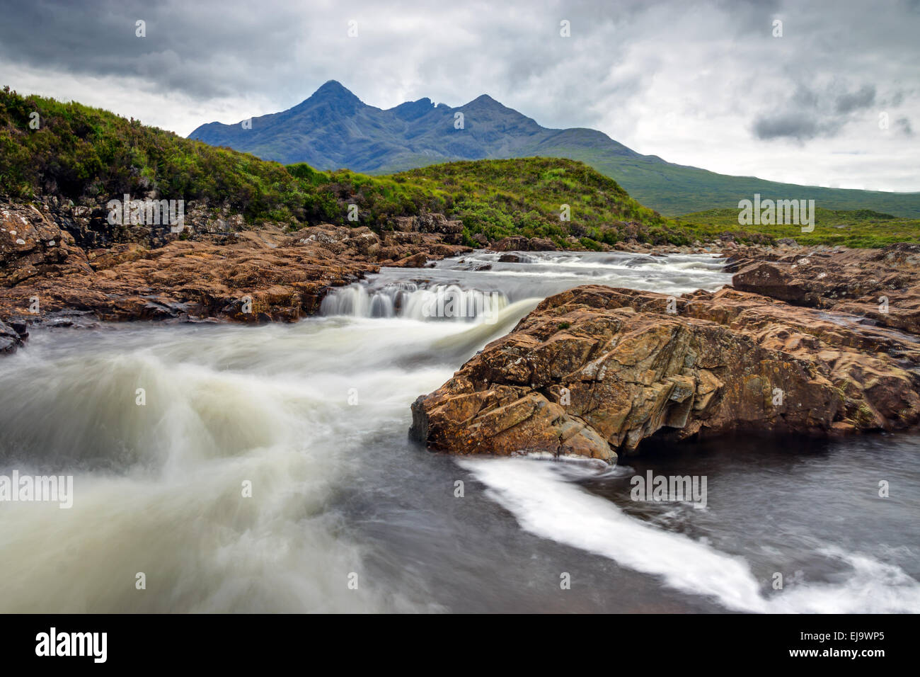 Kleiner Fluss auf der Isle Of Skye Stockfoto