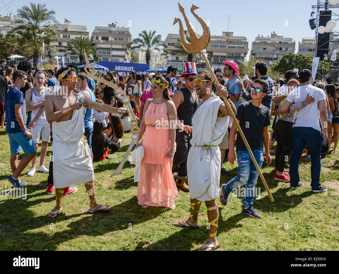 Tel Aviv, Israel - 6. März 2015: Unbekannte Menschen, die Spaß an Purim Straßenfest. Stockfoto