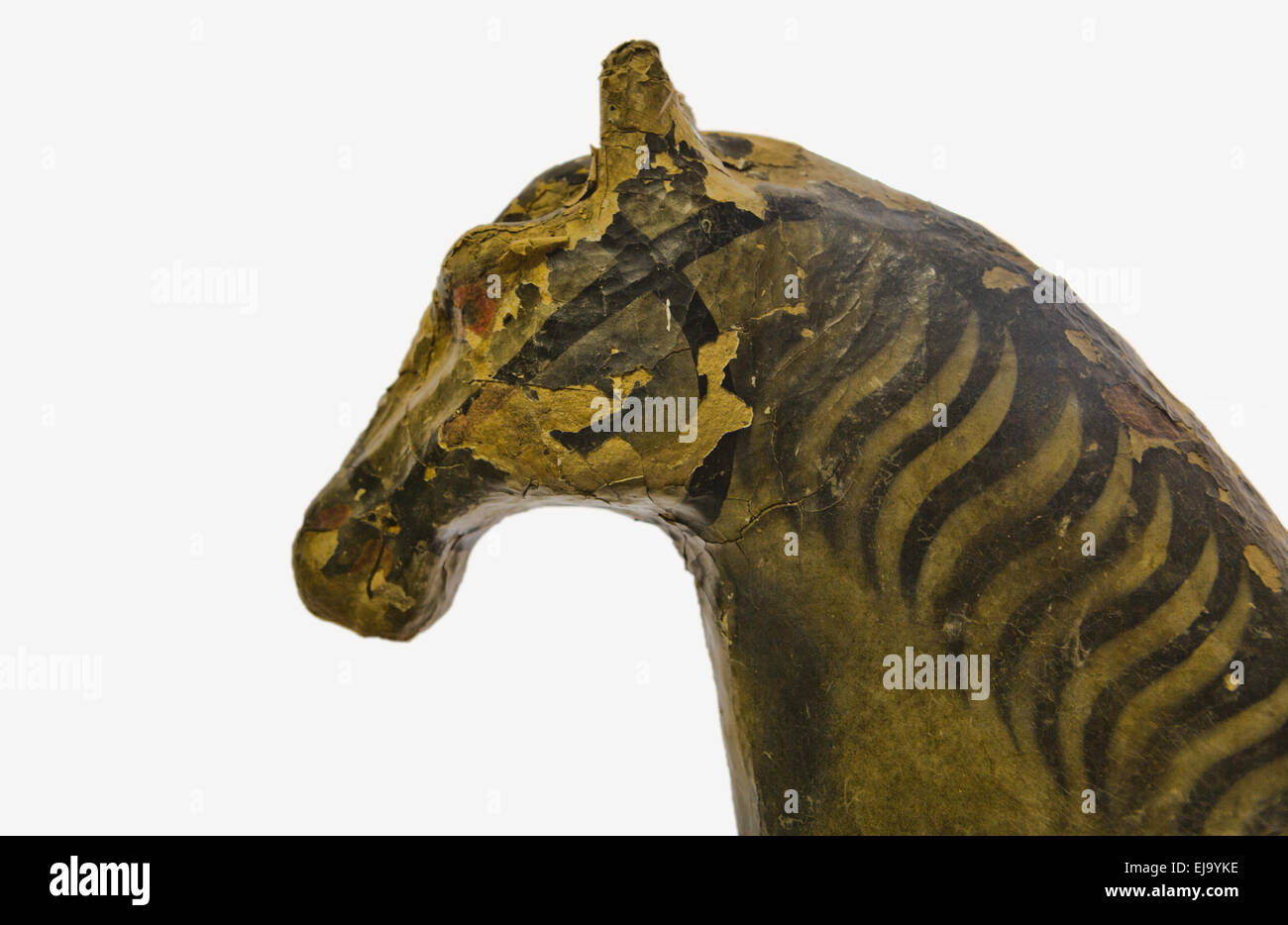 Notleidende alte hölzerne Pferd Kopf Detail, isoliert auf weiss, Badajoz, Spanien Stockfoto