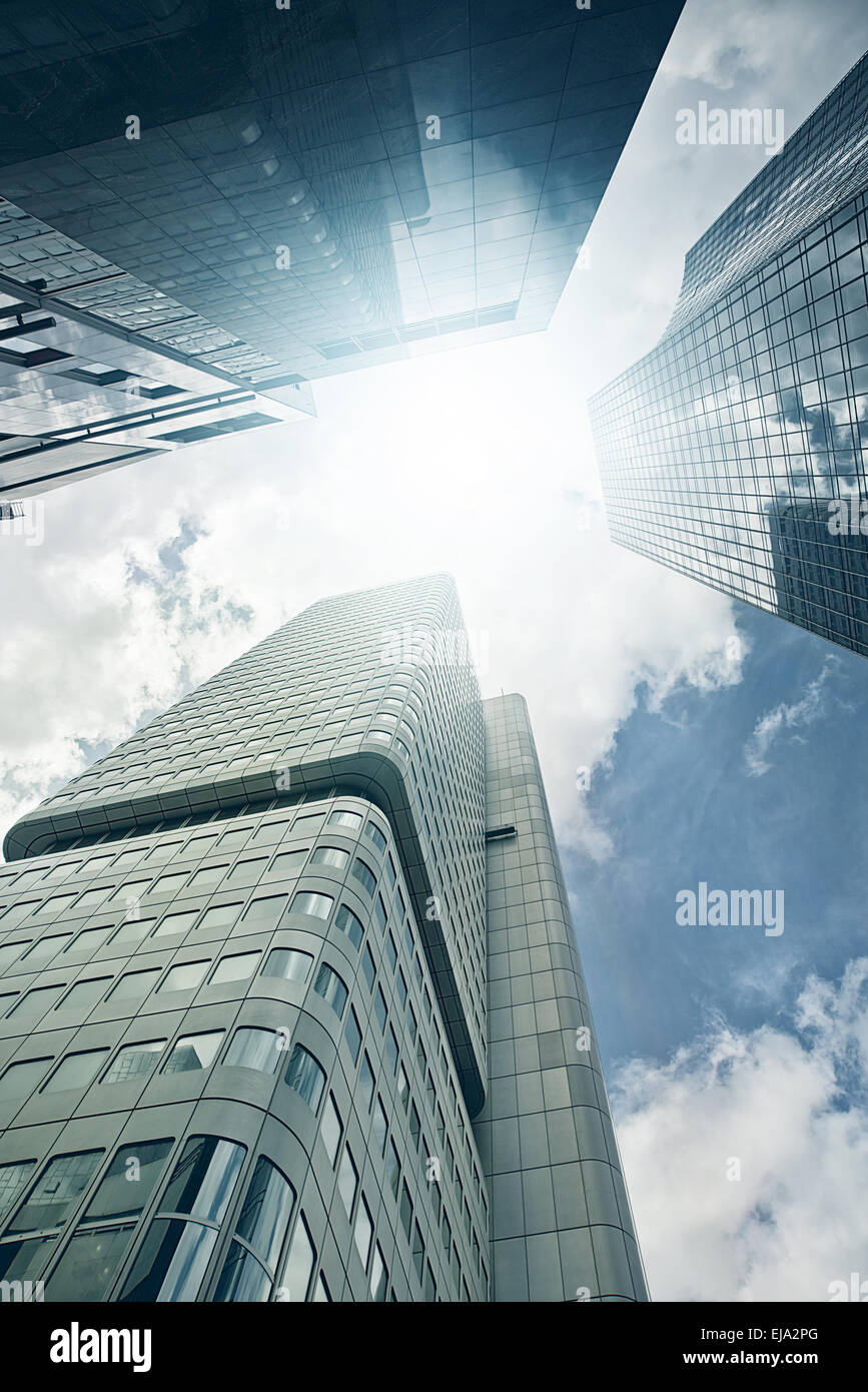 Büro-Hochhäuser von unten Stockfoto