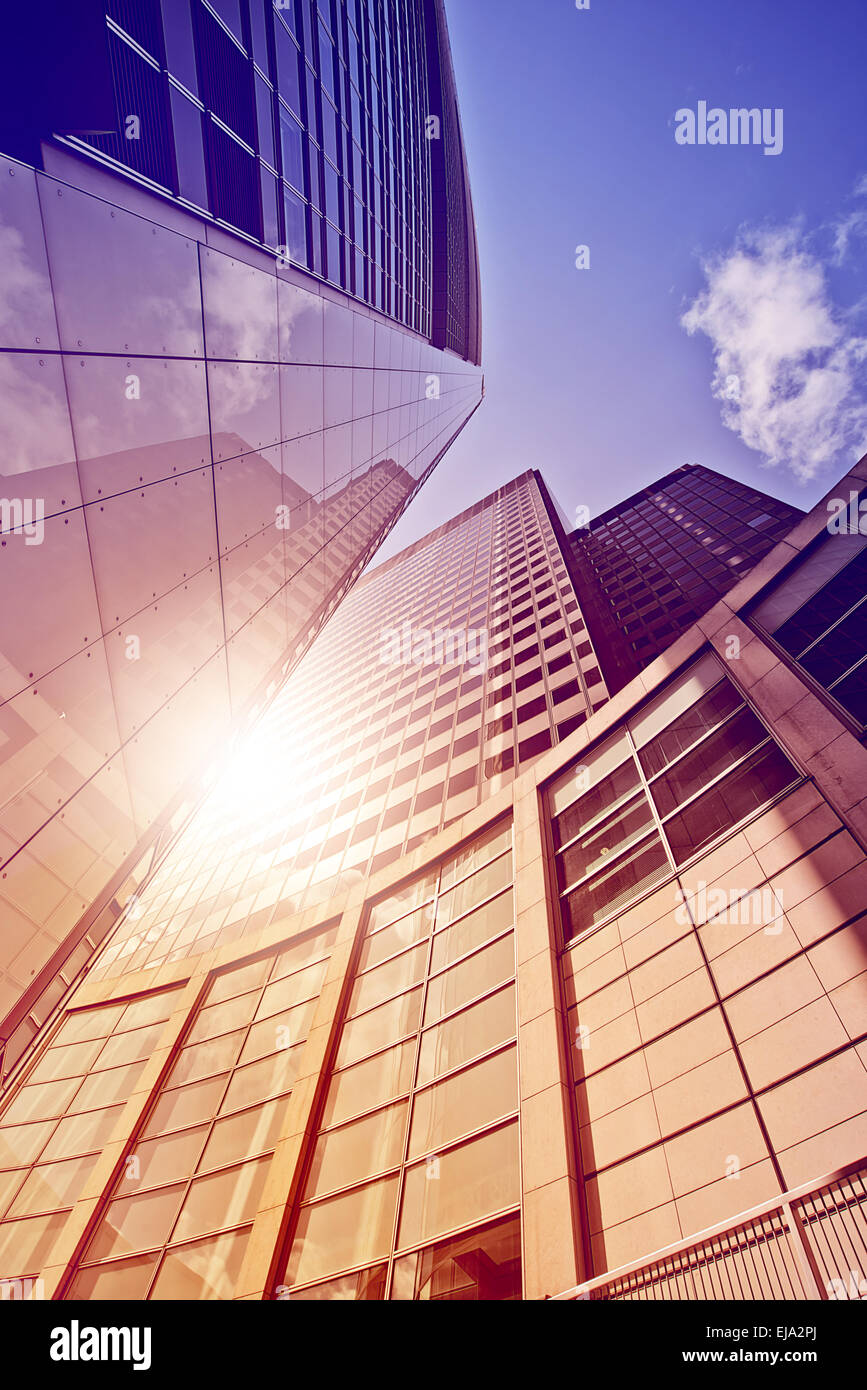 Büroturm in der Sonne Stockfoto