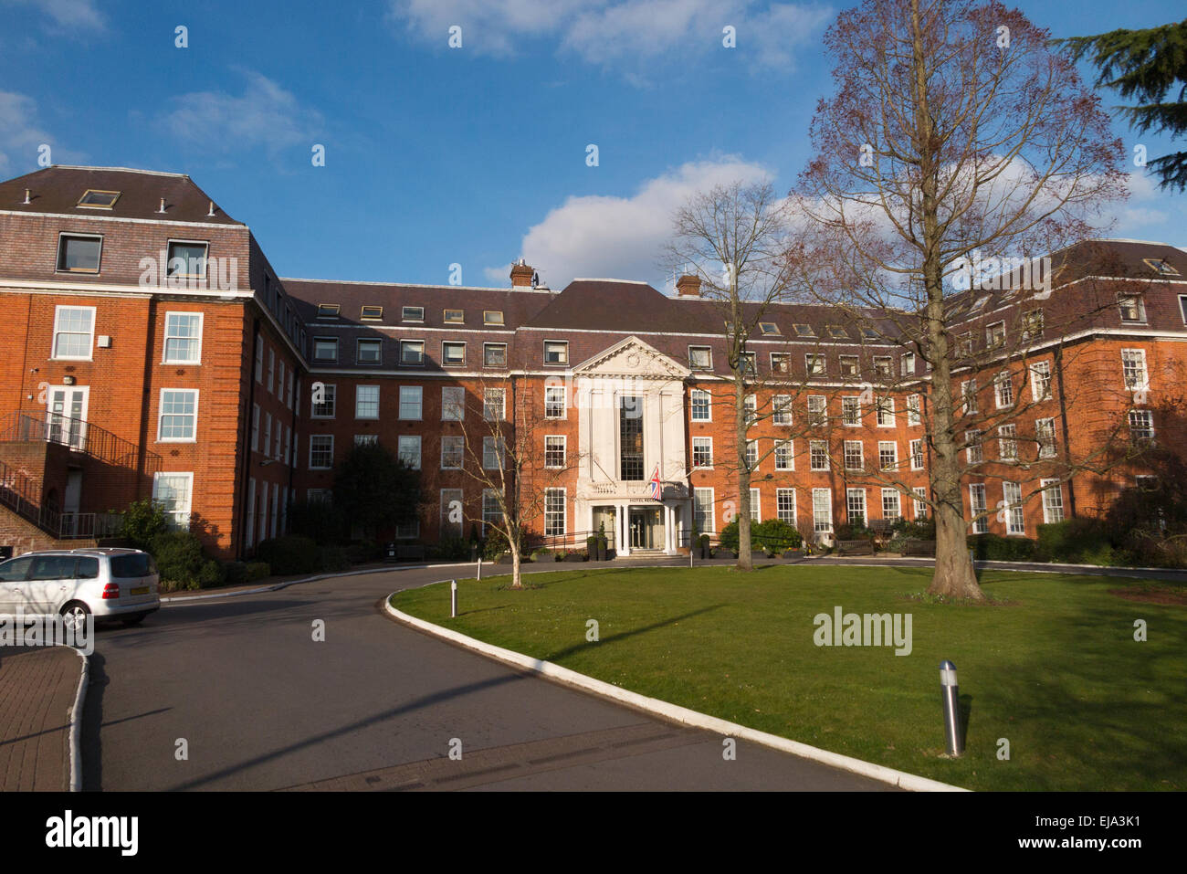 Lensbury (vorher Lensbury Club) Besen unterwegs in Teddington. Westlondon / Middlesex. VEREINIGTES KÖNIGREICH. Stockfoto