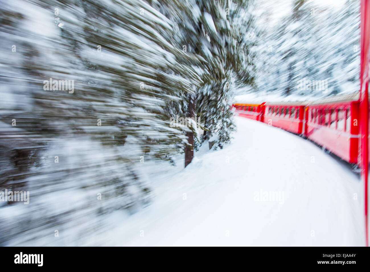 Zug im Schnee Stockfoto