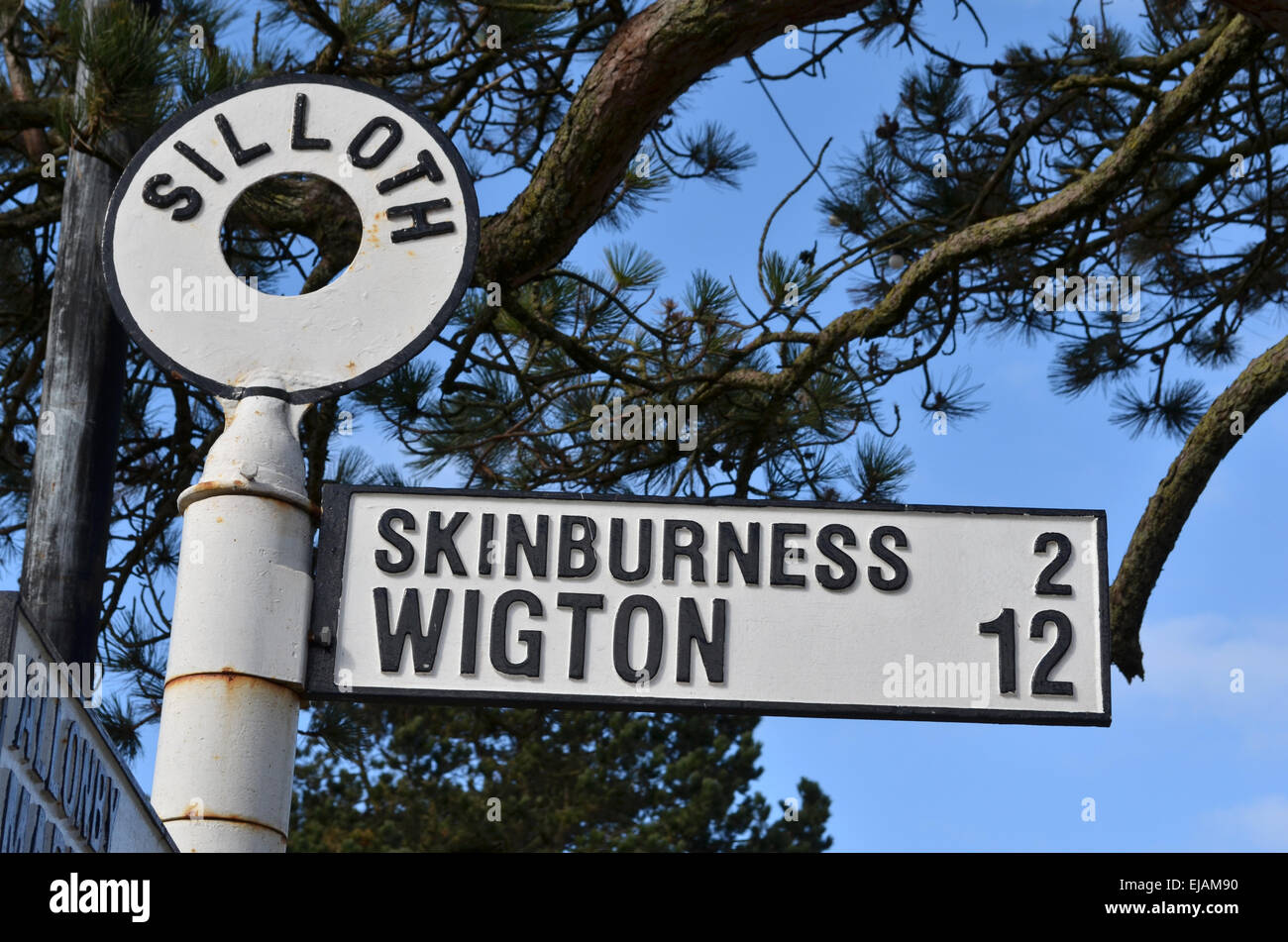 Gusseisen-Verkehrszeichen in der Stadt Silloth in Cumbria, England Stockfoto