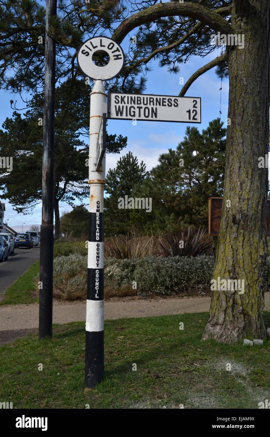 Gusseisen-Verkehrszeichen in der Stadt Silloth in Cumbria, England Stockfoto