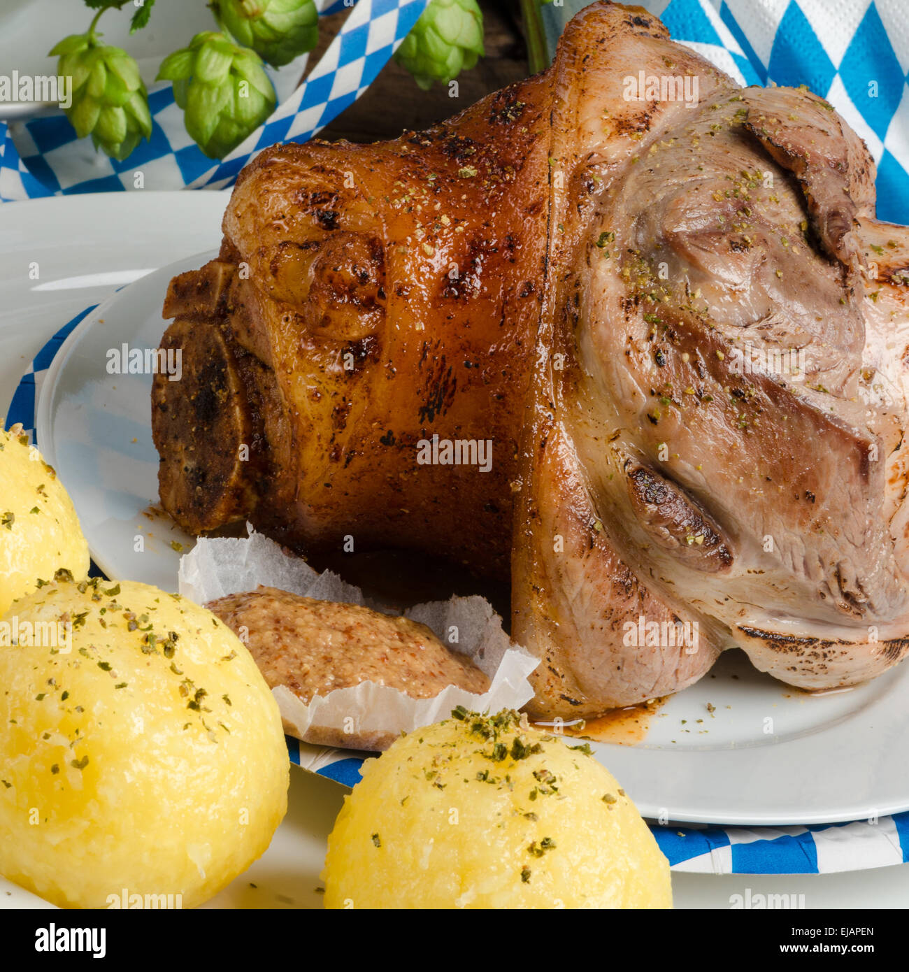 Schweinshaxe - Eisbein auf Bayerisch Stockfoto