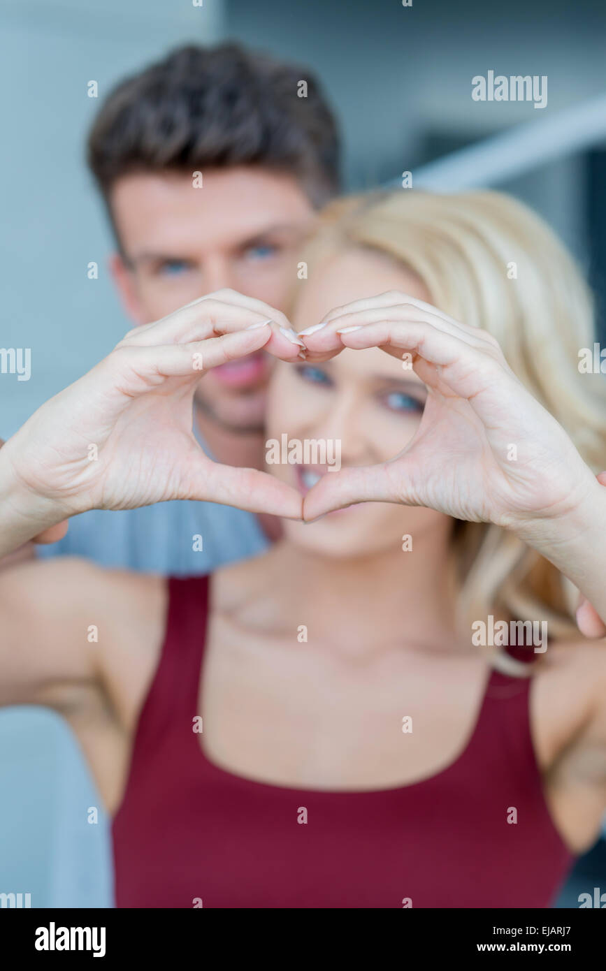 Makro-Liebhaber niedlichen Herzen Handzeichen Stockfoto