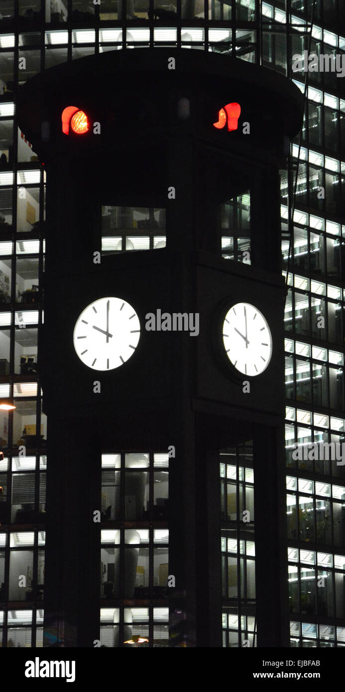 Umbau des historischen Uhr in Berlin-Ost Stockfoto
