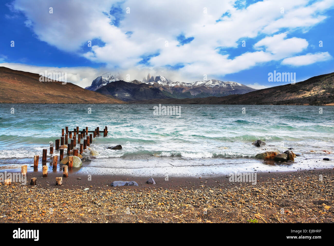 Der See Laguna Azul und eine Bootsanlegestelle Stockfoto