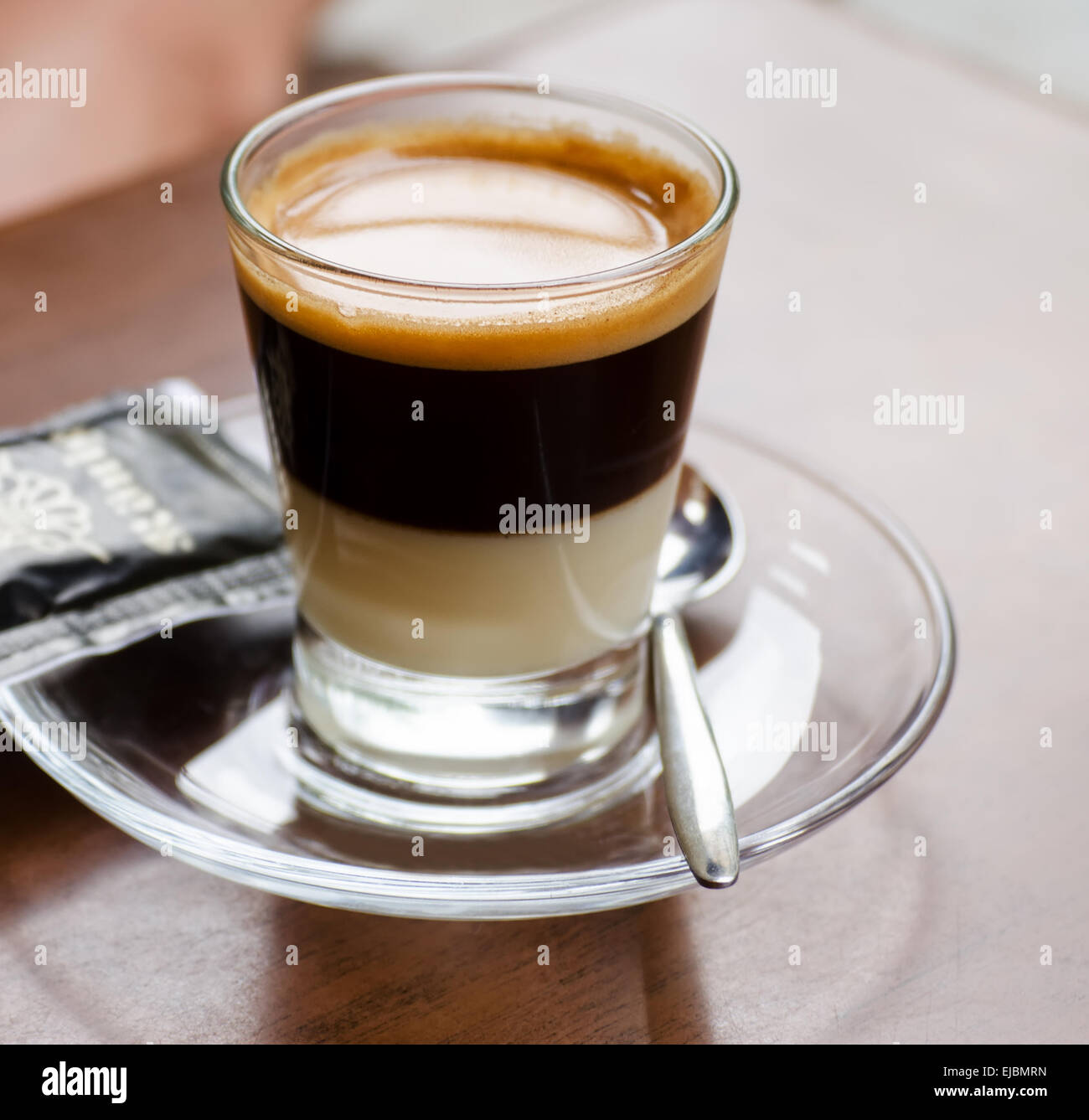Offenen Schuß Espresso im Glas Stockfoto