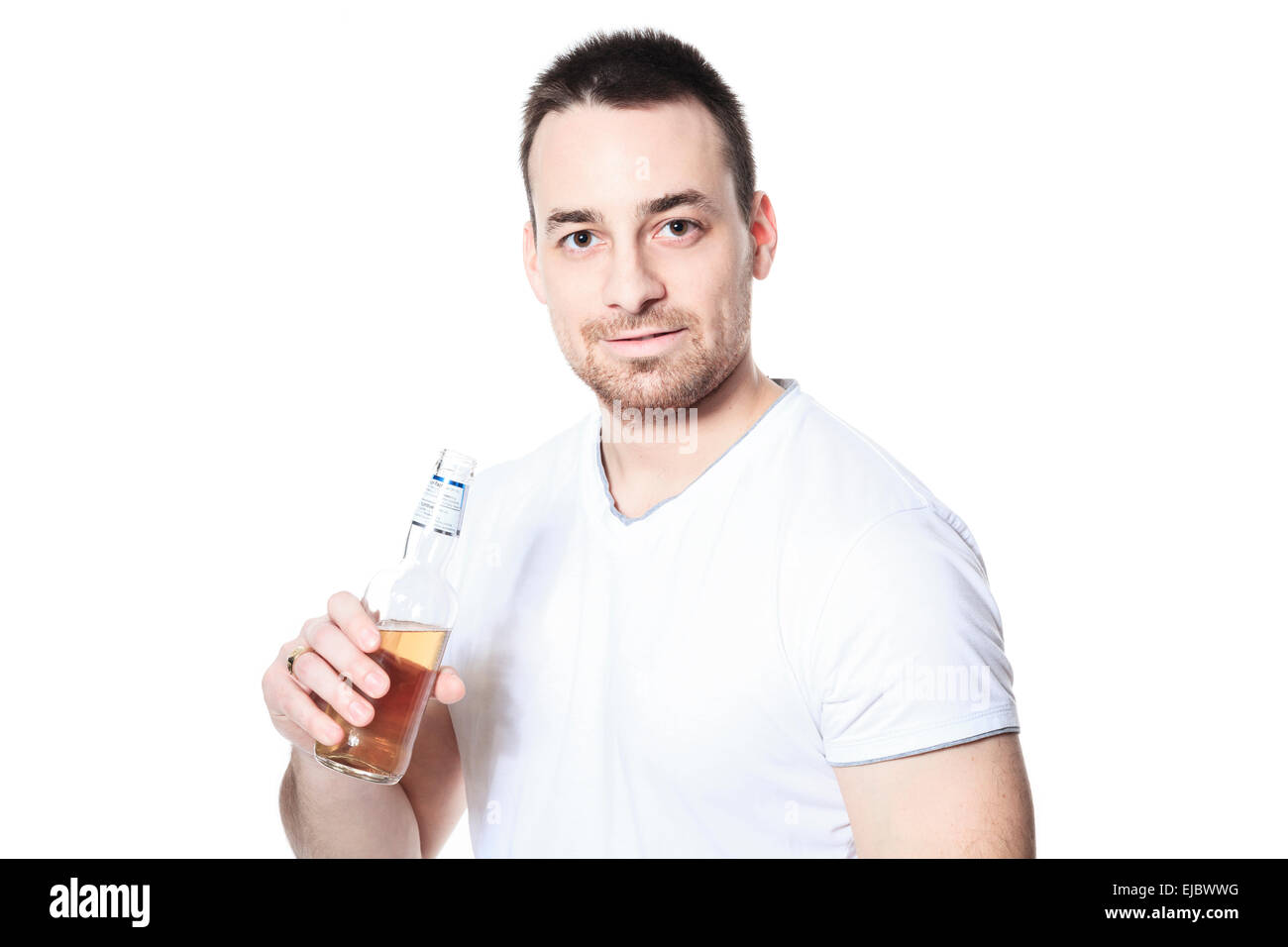 Ein männlicher Standing im weißen Studio-Hintergrund Stockfoto