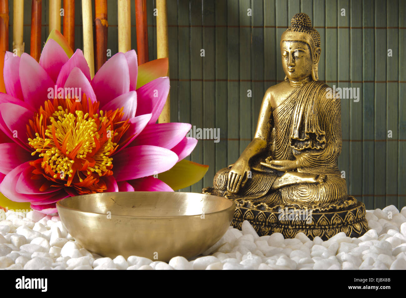 Buddha in Meditation sitzen Stockfoto