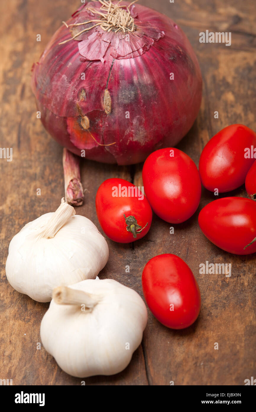 Zwiebel, Knoblauch und Tomaten Stockfoto