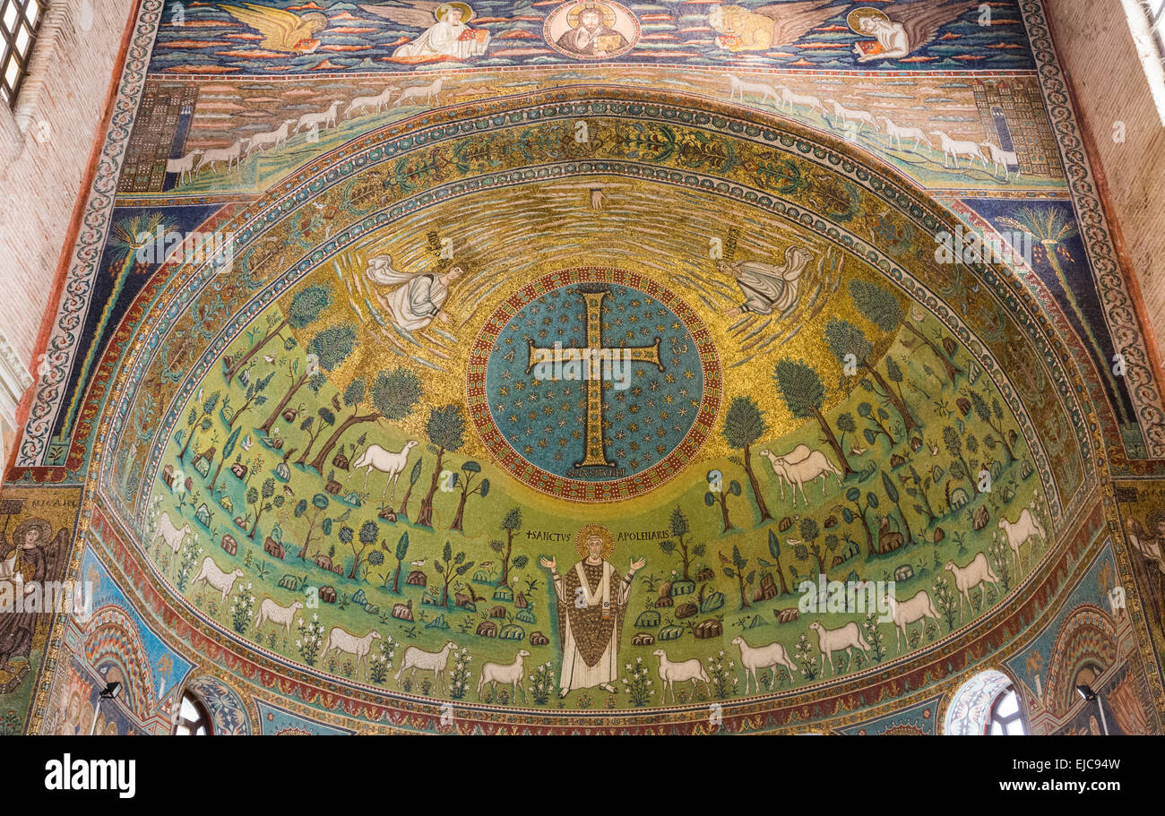 Apsis-Mosaik der Basilika Apollinare in Classe, Italien Stockfoto