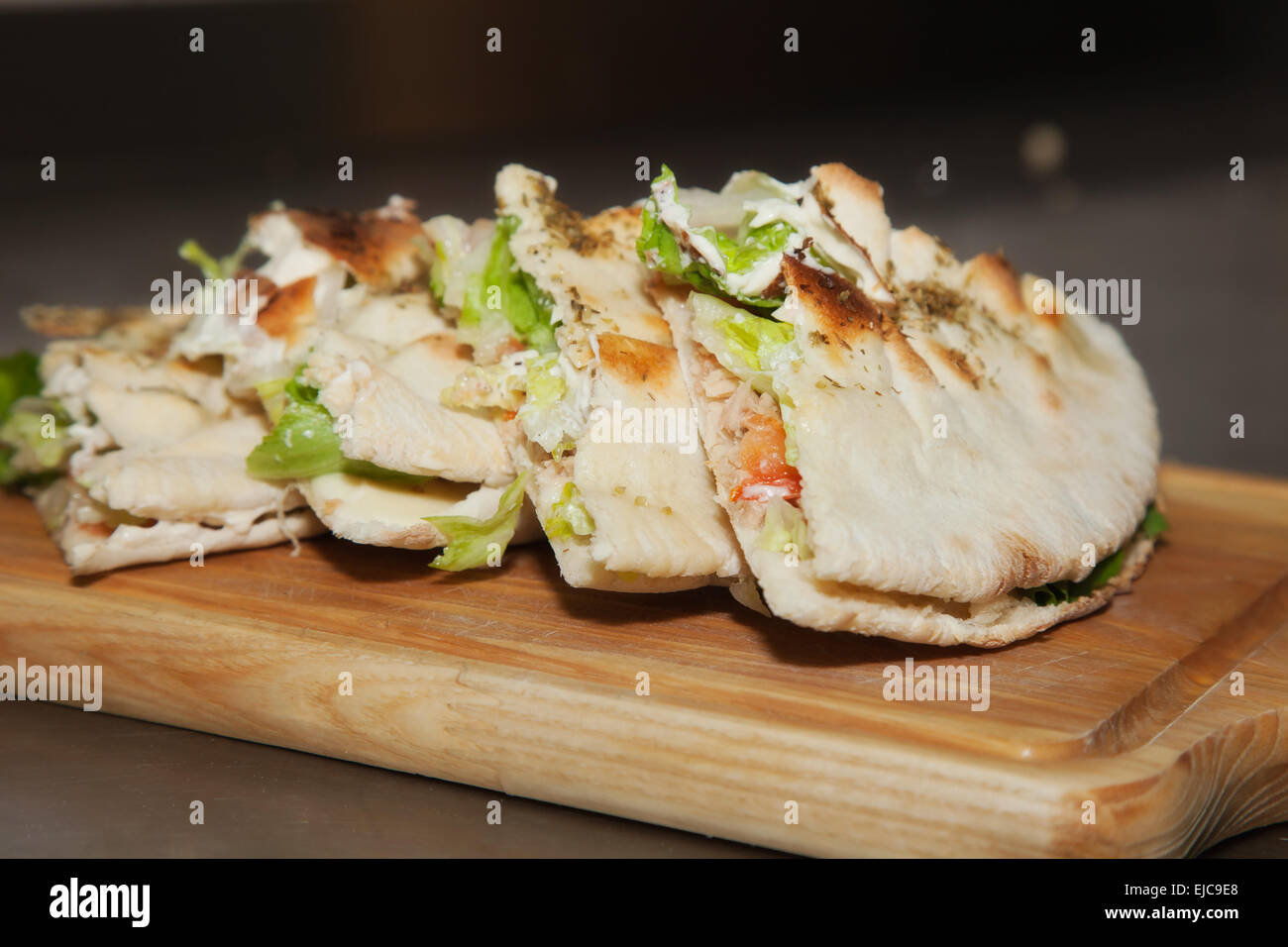 frisch zubereitete Pizza Calzone. Stücke Stockfoto