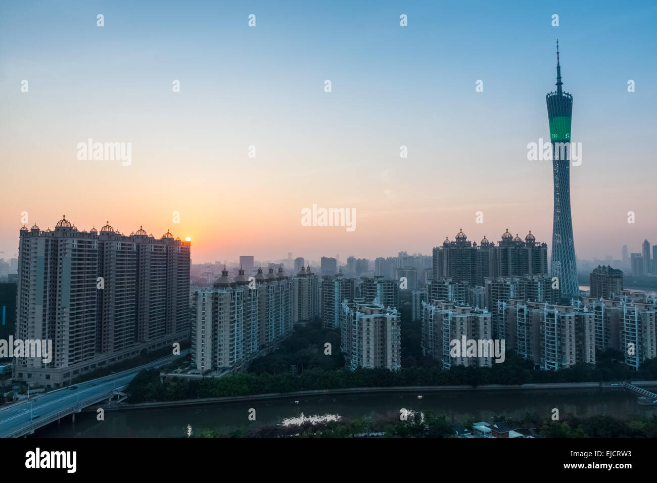 Guangzhou-Turm im Sonnenuntergang Stockfoto