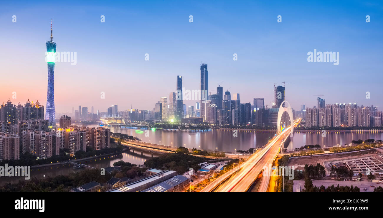 Guangzhou-Panorama bei Einbruch der Dunkelheit Stockfoto