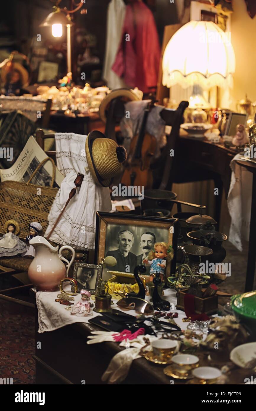 Blick durch das Fenster eines antiken Stockfoto