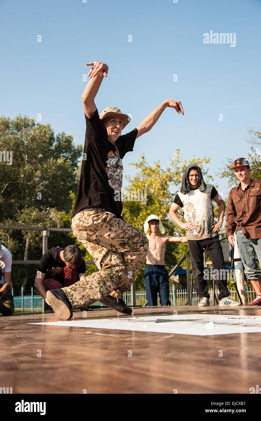ORENBURG, ORENBURG Region, Russland, 16. August 2014 Jahr. Outdoor-Jugend-Festival der Hip-Hop-Kultur (Street Life). Künstler-Pause-d Stockfoto
