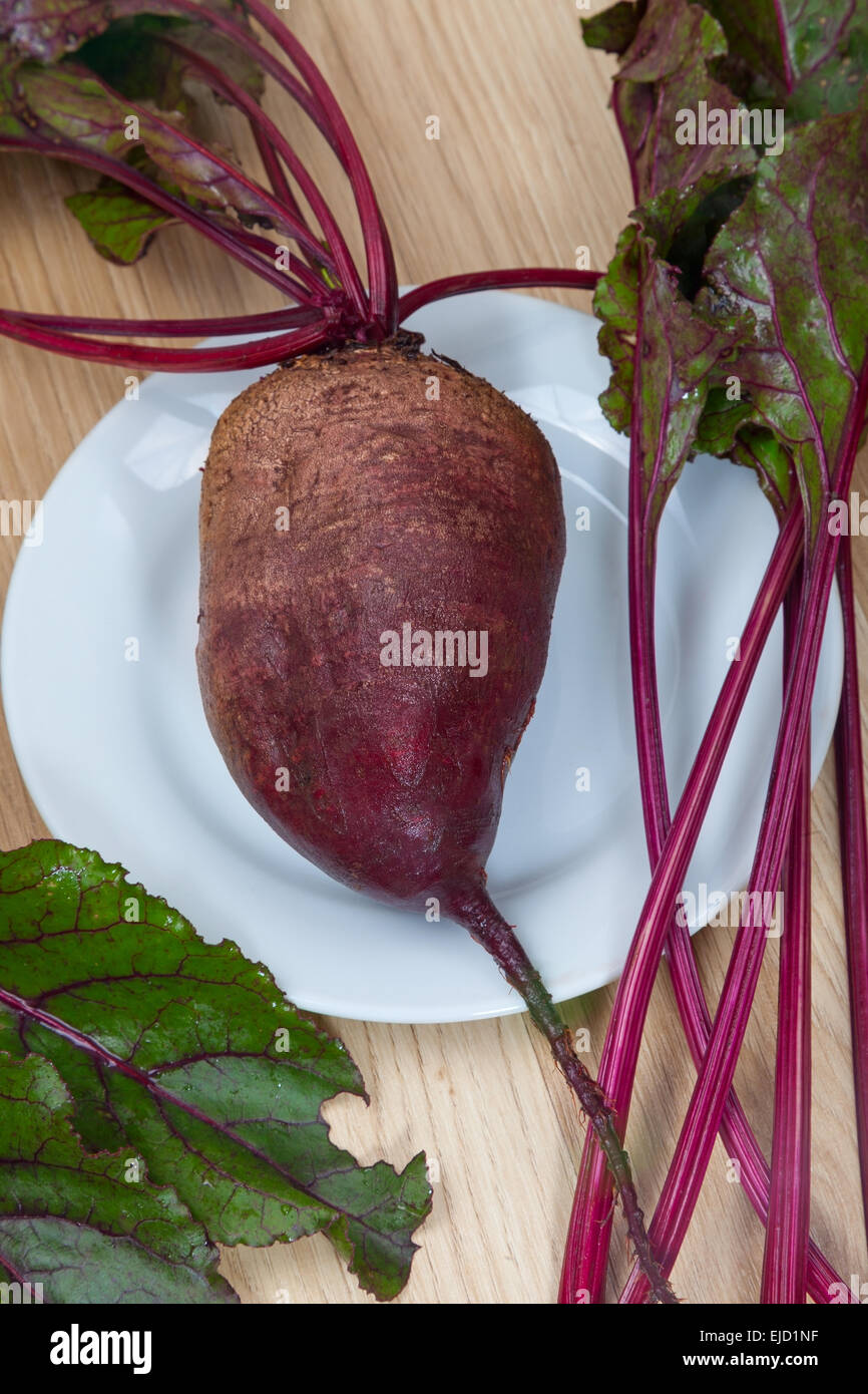Rüben mit Spitzen. Close-up erschossen Stockfoto