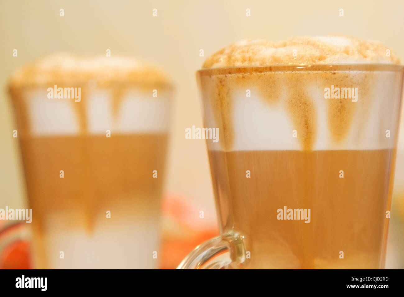 braune Latte Milch und Schaum Stockfoto